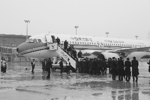 扬州泰州机场15日迎来第一架客机(图)_