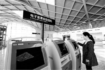 扬州泰州机场投入崭新自助值机系统(图)_江苏