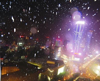 南京2日傍晚突降暴雨 雨量超过6月份总和(组图