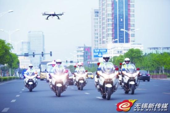 图文:江阴民警发明多旋翼警用无人机获奖