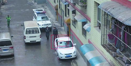 重庆中年妇女惨遭砍头 头颅扔下5楼砸碎轿车玻