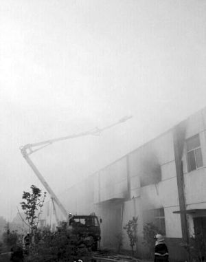 苏州工业园区一厂房突发大火 无人伤亡