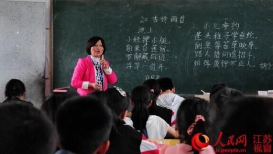 江苏沛县女教师患癌不下讲台 称工作有助治病