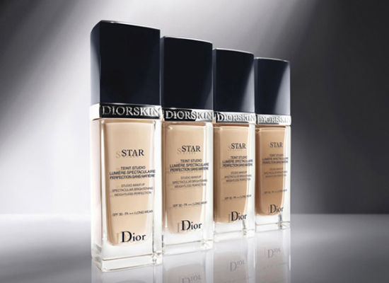 Dior推出最新粉底液 改善女性自拍肤质_新浪镇
