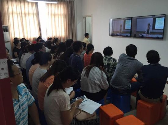 上海浦东逾70位校领导及教师参观文香录播_新