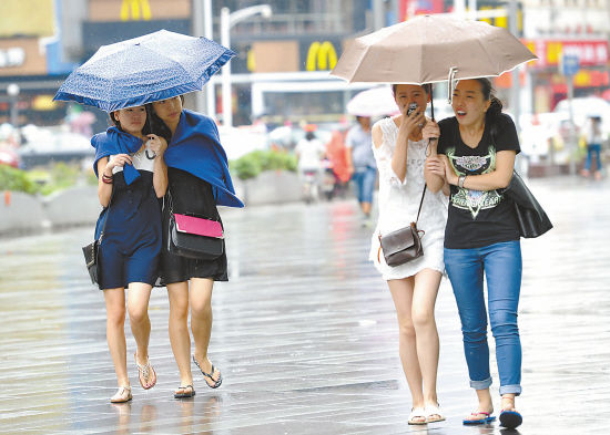 南京一雨成秋猛降8℃ 今起气温缓慢回升